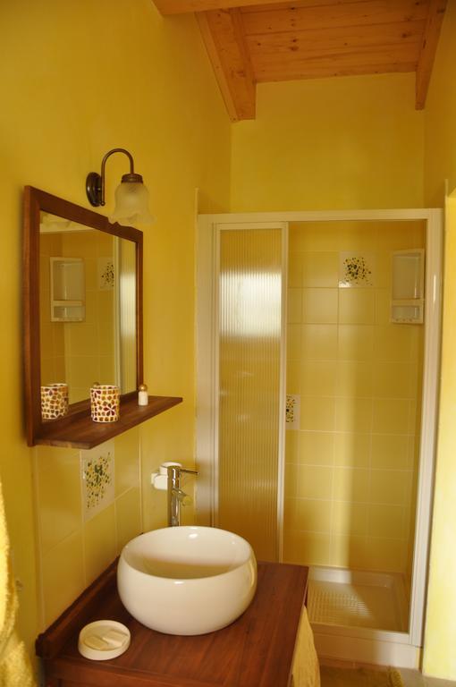 La Nave B&B Monteggio Ruang foto